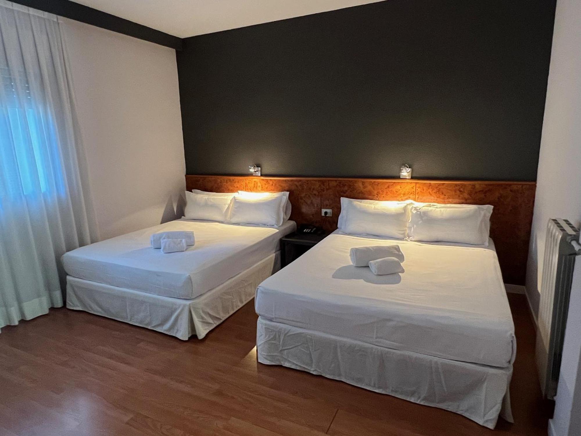 Quadruple Family Room (2 beds),1627992470:JPEG